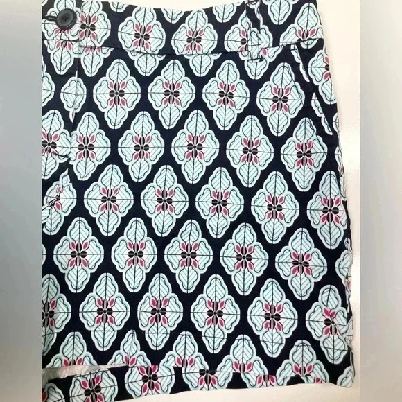 Crown & Ivy Shorts Navy Floral Flat Front Cotton Shorts Women’s Size 12 P - Picture 2 of 11